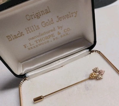 Broche Hoja Tri-Tono Black Hills Oro 10k De Colección. Pin de palo 12k Gf. Foto 1 de 4