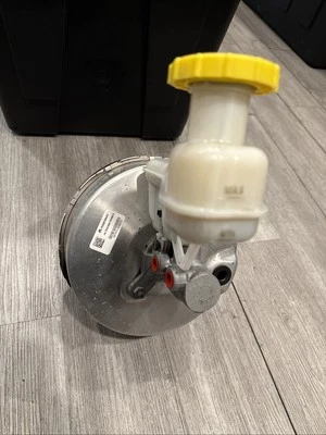 2018-2021 CHRYSLER PACIFICA BRAKE MASTER CYLINDER W/ BOOSTER & RESERVOIR OEM - Image 1 of 4