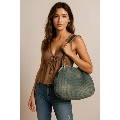 Джинсовая наплечная сумка с заклепками с металлическими акцентами - Изображение 1 из 4