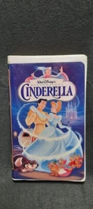 WALT DISNEY'S -VHS- ANIMATED FAMILY  MOVIE = CINDERELLA - MASTERPIECE - Bild 1 von 4