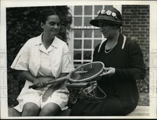 1937 Press Photo Mrs Hazel Hotchkiss Wightman & daughter Dorothy at tennis