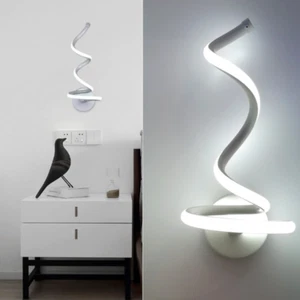 Applique LED moderno lampada da parete curva spirale 12W luce camera letto 230V - Foto 1 di 6