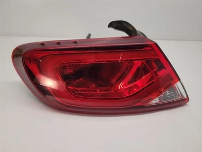 Luz trasera del conductor 15-16 Chrysler 200 LH sedán cuarto de panel montado 68110361AA   Foto 1 de 4
