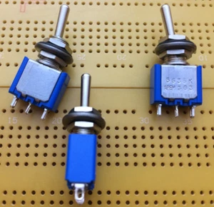 Interruptor de palanca 4A SPDT, contactos plateados 1 barra sellado encendido 5636AK varias cantidades - Imagen 1 de 1