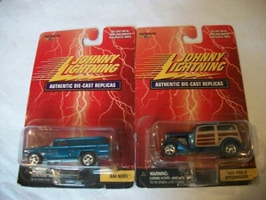 JOHNNY LIGHTNING (2) BAD NEWS Blue & DAN FINK'S SPEEDWAGON 1:64 Diecast Cars - Foto 1 di 6