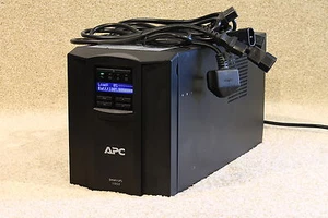 APC SMT1000i tower (Black) with LCD screen --brand new batteries-- 12m RTB wty. - Picture 1 of 4