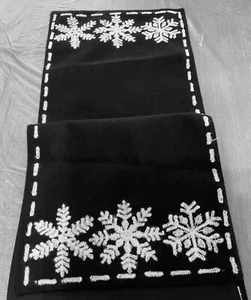 Snowflake Table Runner & 3 Placemats Lot of 4 Black/White 3D Embroidered Flakes - Picture 1 of 8