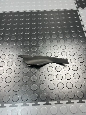 KIA CADENZA 2014-2016 PARABRISAS DELANTERO DERECHO CUBIERTA DE AJUSTE DE FUGAS DE AGUA OEM Foto 1 de 4