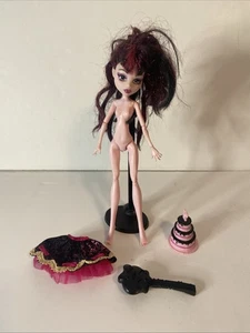 Monster High Sweet 1600 Draculaura Doll with Dress and Shoes Dated 2008 - Picture 1 of 11