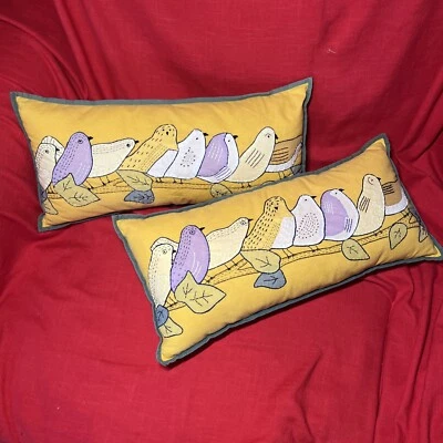 Almohadas de almohada para pájaros en rama amarillas bordadas y aplicadas usadas en excelente estado Foto 1 de 4