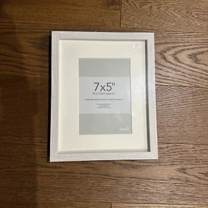 Dunelm 7x5 Grey Washed Wood Effect Photo Frame - Picture 1 of 4