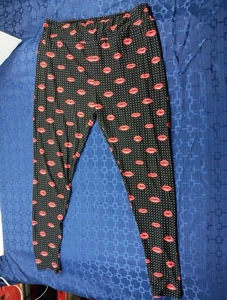 Lularoe schwarze Stretchats mit roten Lippen Tall & Curvy - Bild 1 von 5