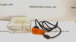 MERCEDES W124 DIRECTION INDICATOR RIGHT GENUINE NEW A1248200821 - Picture 1 of 2