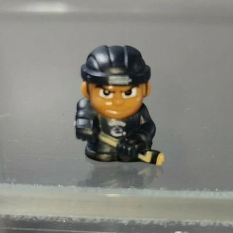 RARE 1" TALL VANCOUVER CANUCKS NHL SERIES 1 TEENYMATES HOCKEY FIGURE Cover