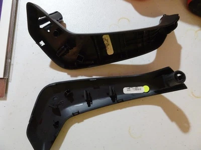 福特 Fiesta SE Hatchback 2015 内前门把手右手乘客侧 — 第 1/4 张图片