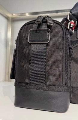 NUEVO Bolso Bandolera Pequeño Tumi Fremont ROGERS 8” Nylon Balístico - NEGRO Foto 1 de 4