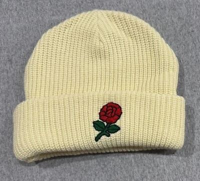 GORRO DE MERCADO Urban Outfitters color crema bordado rosa nuevo sin etiquetas $30 Foto 1 de 4