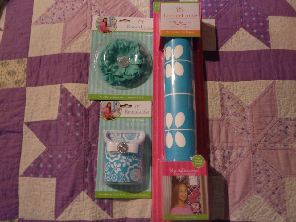 ROOM LOOKZ TEAL/AQUA MAGNETIC LOCKER SET FLOWER, STORAGE CUP & WALLPAPER LOT #30 Foto 1 de 1