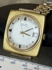 Vintage Avia Electronic Men’s DAY/DATE Watch Swiss Made G20 Gold Filled 10K - Picture 1 of 22