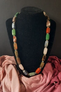 COLLAR VINTAGE DE PIEDRAS PRECIOSAS MULTICOLORES CON DETALLES EN PLATA 21" - Imagen 1 de 6