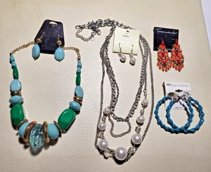 2-VINTAGE NECKLACE AND EARRINGS SETS PLUS 2 PAIR EARRINGS-NEW OLD STOCK - Picture 1 of 7