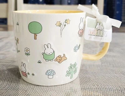 Кружка Miffy от Magenta с цветочным рисунком, щенком, желтая и белая 18 унций - Изображение 1 из 4