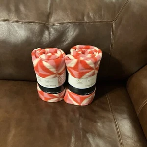 Lot of 2 Mainstays Fleece Throw Blankets 50x60in Red, Pink, White Abstract - Picture 1 of 1
