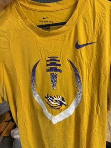 Nike LSU Tigers Fußball Dri-Fit Performance T-Shirt - Gold/Lila (Größe XL) - Bild 1 von 2