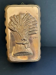 Vtg Copper Wheat Mold Tin brass hanger Loaf Fluted Farmhouse Wall Art 8x5 - Picture 1 of 21
