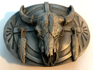 ¡Hebilla de cinturón de peltre indio cuernos calavera toro vaca siskiyou 1986 vintage! EE. UU. (M4) - Imagen 1 de 4