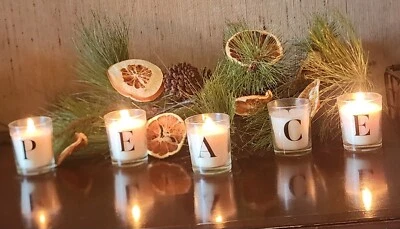  Velas votivas de vidro elegantes soletram "PAZ" em letras pretas elegantes - Imagem 1 de 3