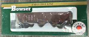 BOWSER Executive Line HO Scale RTR #80067 14 Panel Triple Hopper Santa Fe - NEW! - Picture 1 of 4