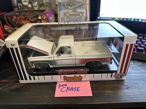 M2 Machines Squarebody Syndicate 1976 GMC Sierra Grande 15 SS02 CHASE  750 1:64 - Picture 1 of 6