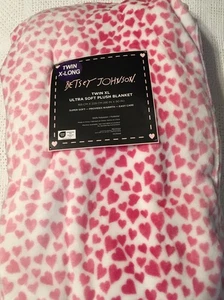 BETSEY JOHNSON HEARTS 💕 DESIGN TWIN XL BLANKET White Pink Ultra Plush 90x66 NWT - Picture 1 of 4