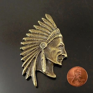 ¡Nuevo! Placa de pared con cabeza de jefe indio en miniatura de bronce para casa de muñecas moderna de mediados de siglo - Imagen 1 de 3