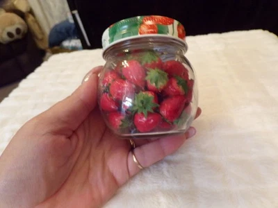 Tarro de mini fresas falsas Foto 1 de 4
