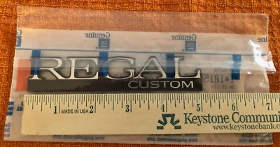 OEM NOS Buick Regal Custom  emblem $5 max combined shipping — 第 1/2 张图片