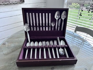 Oneida TWILIGHT COMMUNITY Flatware 8 Place Settings 53 Pcs  & Box - Picture 1 of 18