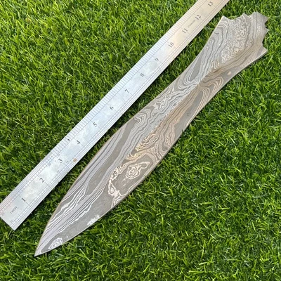 13'' Handmade Damascus Steel Hunting Sharp Dagger Blank Blade Knife - Image 1 of 4