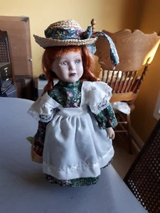 Anne of Green Gables Puppe auf Ständer - Bild 1 von 9