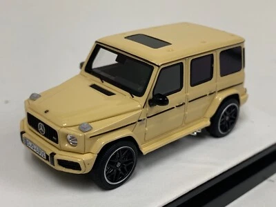 Motorhelix Mercedes Benz AMG G63 1/64 de 2019 en amarillo desierto. 64-133 Foto 1 de 4