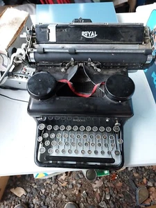 Royal Vintage 1934 -1937 Typewriter Black Desk Model - Picture 1 of 10