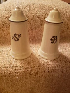 Vintage Set of Pfaltzgraff Village Pattern Stoneware Salt & Pepper Shakers - Picture 1 of 6