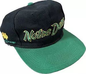 De Colección Años 90 Notre Dame Especialidades Deportivas Guión Negro Cúpula Snapback Sombrero Gorra de Colección - Imagen 1 de 10