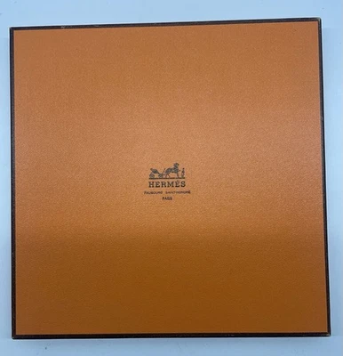 "Solo caja de regalo bufanda Hermes (VACÍA) 9,5""x9,5""x3/4""" Foto 1 de 4
