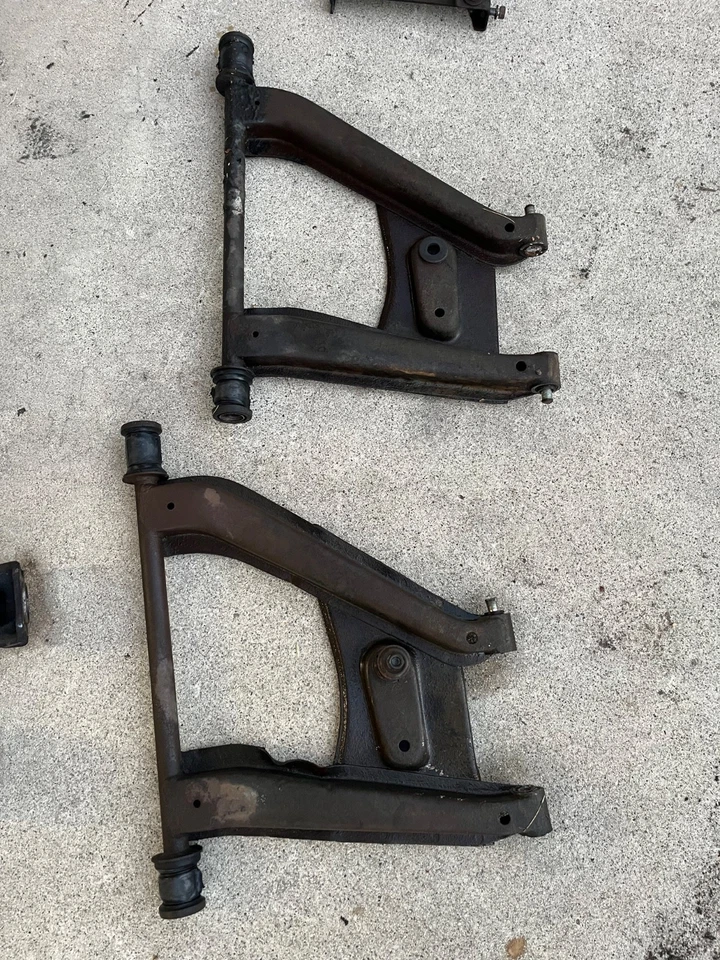 Rear Control Arm Set Left & Right & Bushings 1970-1978 Datsun 240Z 260Z 280Z - Image 1 of 1