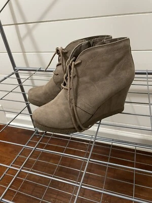 Botas de tornozelo femininas Merona camurça marrom anabela 7 - Imagem 1 de 4