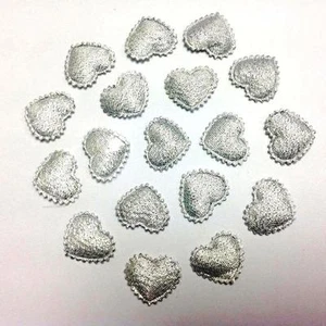 100 Silber Stoff Glitzer Herz Motiv DIY Karte, Collage Hochzeit Nähen oder Aufkleben - Bild 1 von 1