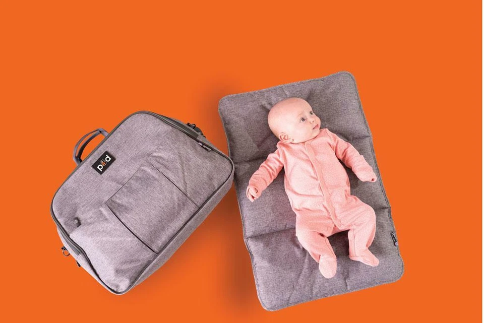 Bizzi Growin - Changing Bag- 2-1 POD travel crib - Grey Linen - Image 1 of 3