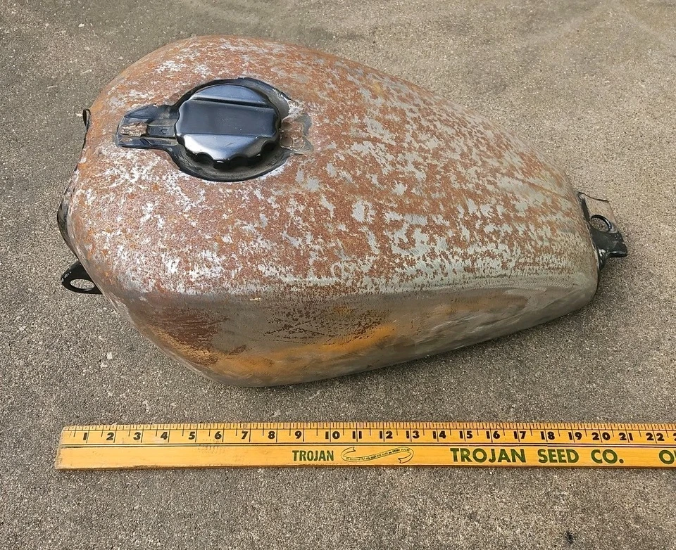 Tanque de gasolina usado para motocicleta "SIN MARCA" Harley-Davidson Kawasaki Chopper Bobber Foto 1 de 4